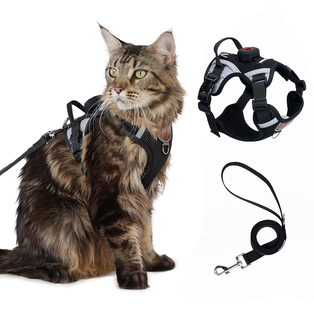 Skmeditec cat harness with AirTag holder, top view for secure outdoor tracking.