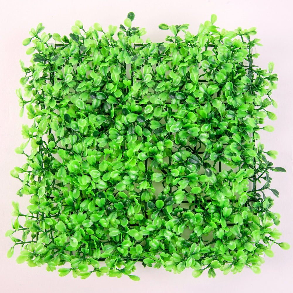 SLSON grass lawn with suction cups for secure tank bottom placement.