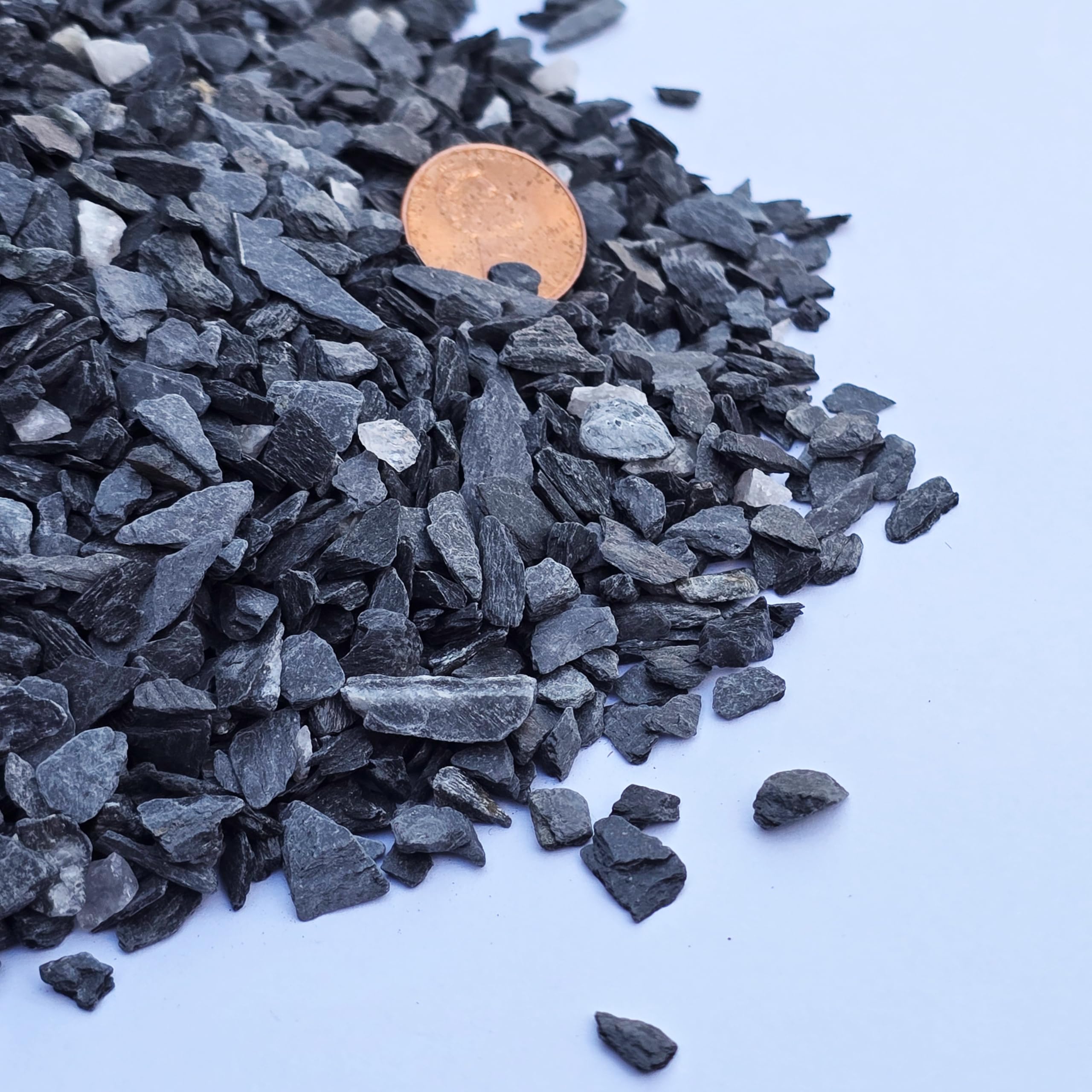 Small World Slate & Stone gravel plant-tank displays safe, decorative substrate
