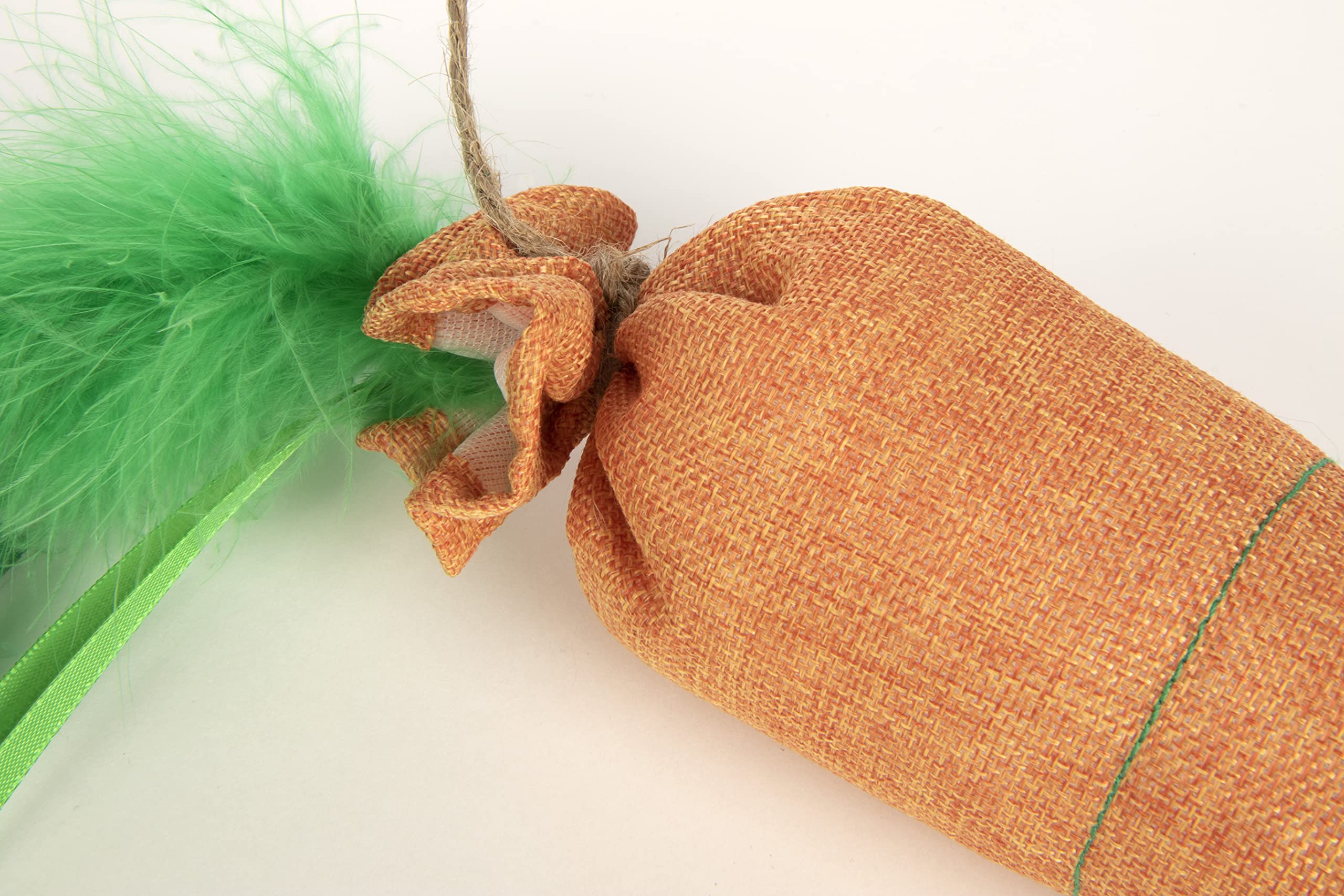 SmartyKat Kolossal Karrot crinkle texture mimics prey rustling for curiosity.