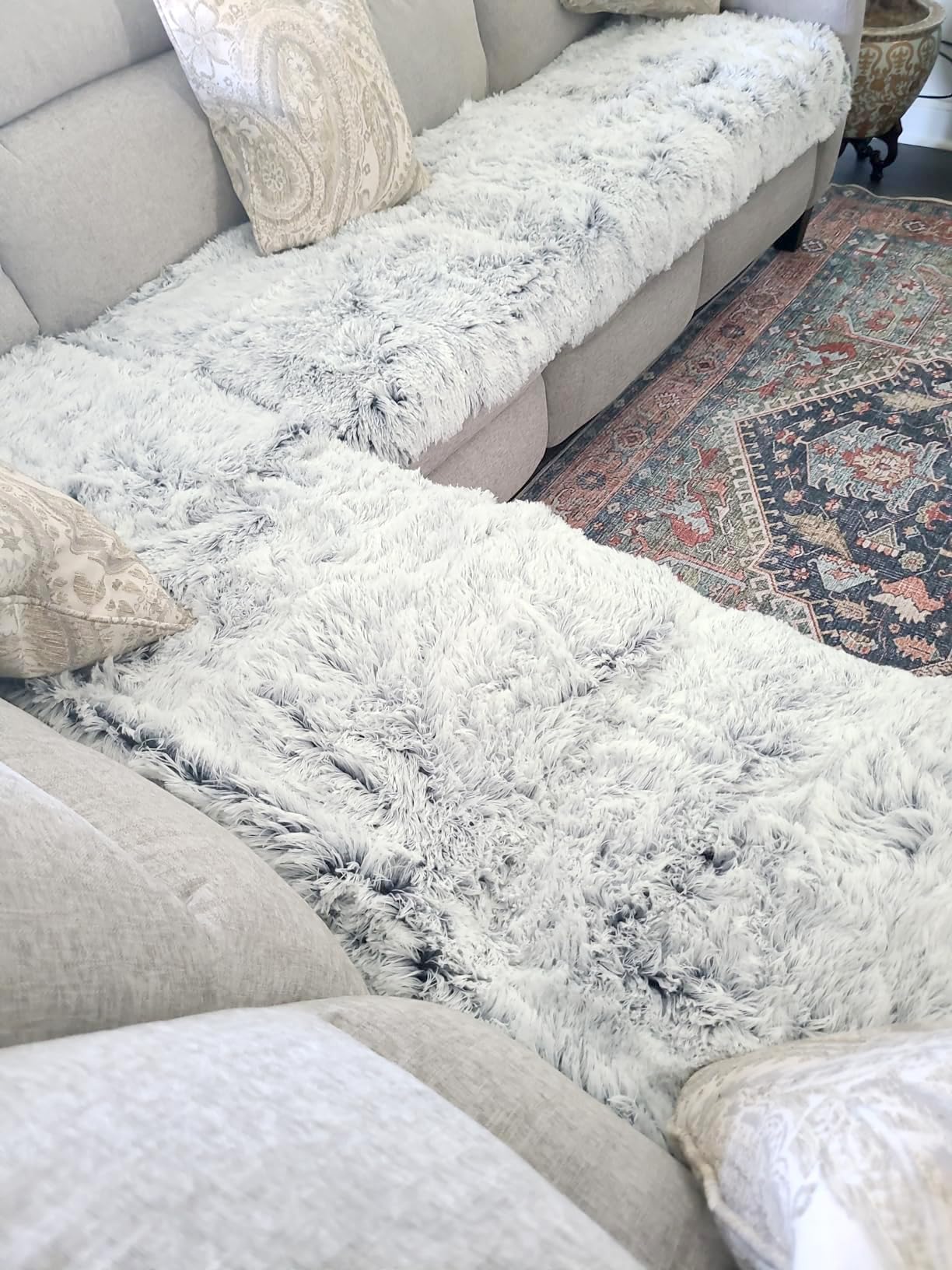 Snugglesinto washable pet pad close-up indicates easy care on gentle cycles.