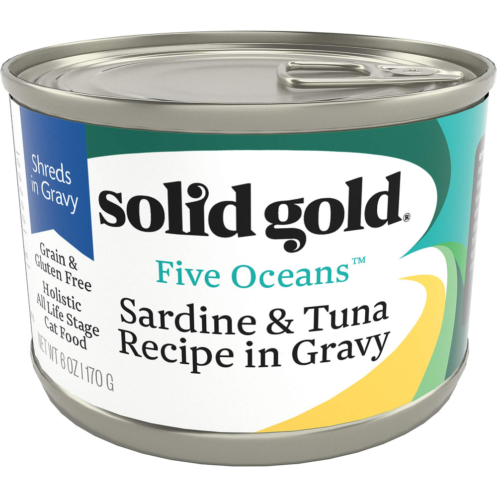 Solid Gold Five Oceans shredded sardine close-up highlights rich gravy and moisture.