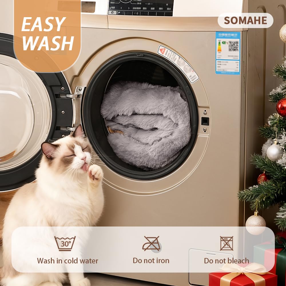SOMAHE cat sleeping bag washable material helps easy cleaning.