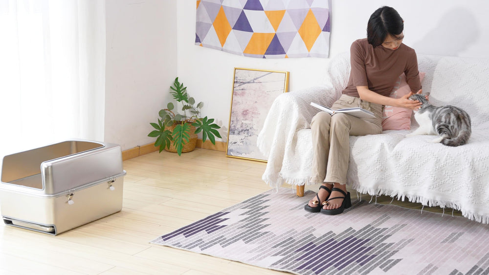 Sorstrem 8in enclosure with sealing strips prevents leaks for a cleaner space.