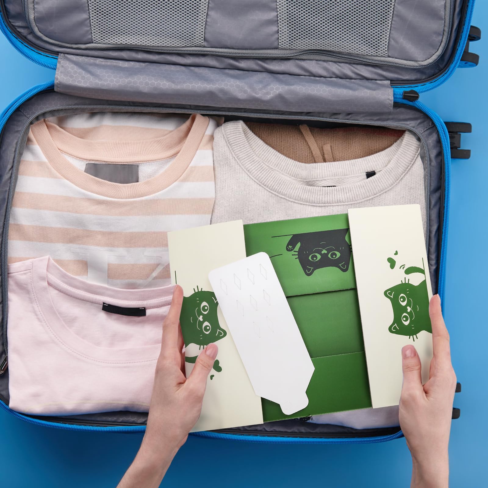 SOUJOY multi-use litter box can function as liner to reduce mess.