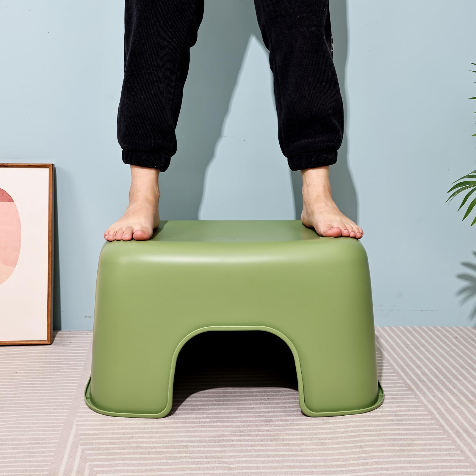 SpaceTime anti-splashing design minimizes litter spray during lively diggers