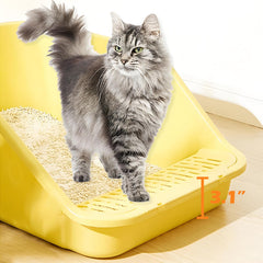 SpaceTime litter box with smooth surfaces enables quick, hygienic cleaning.