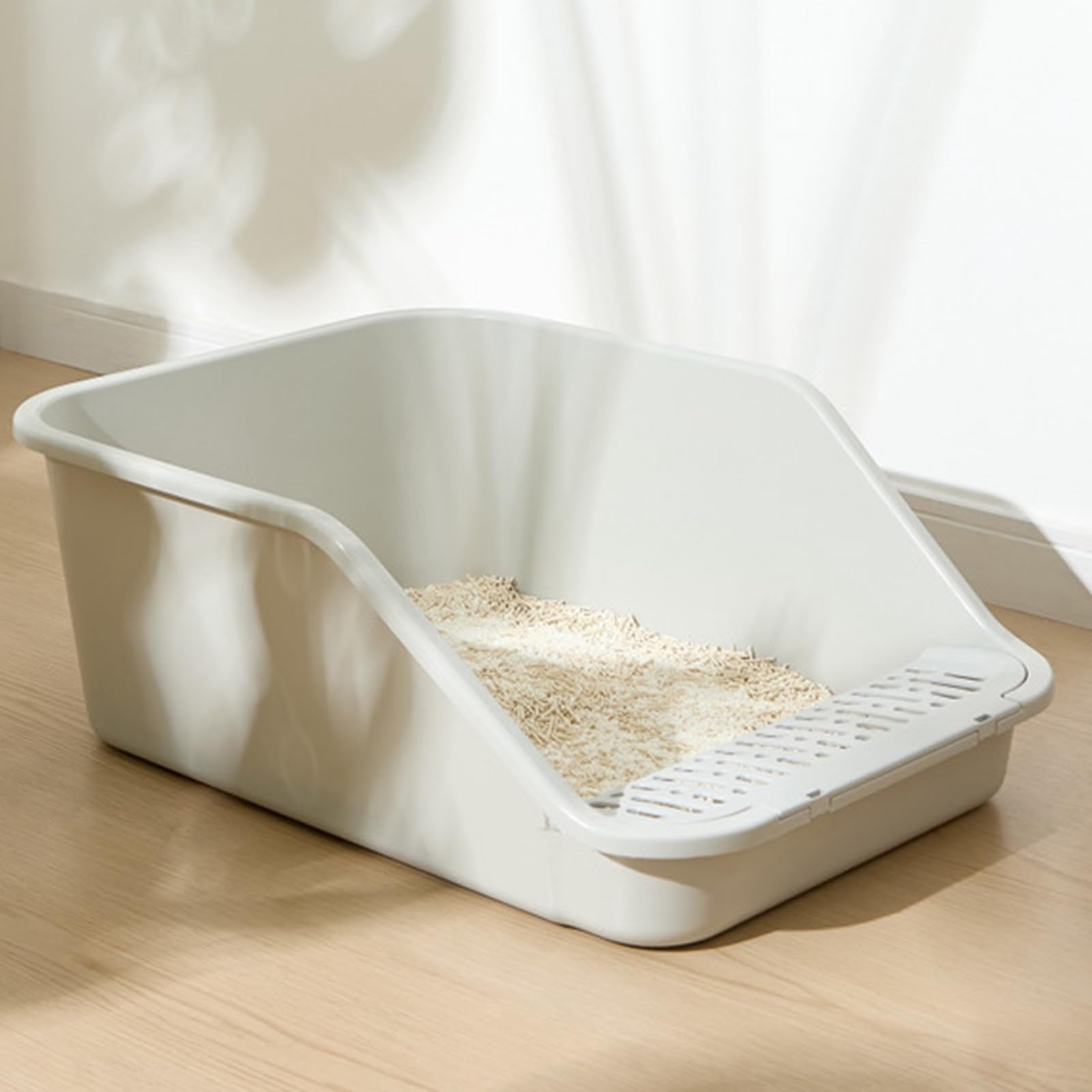 SpaceTime low-entry design helps cats enter easily and reduces mess.