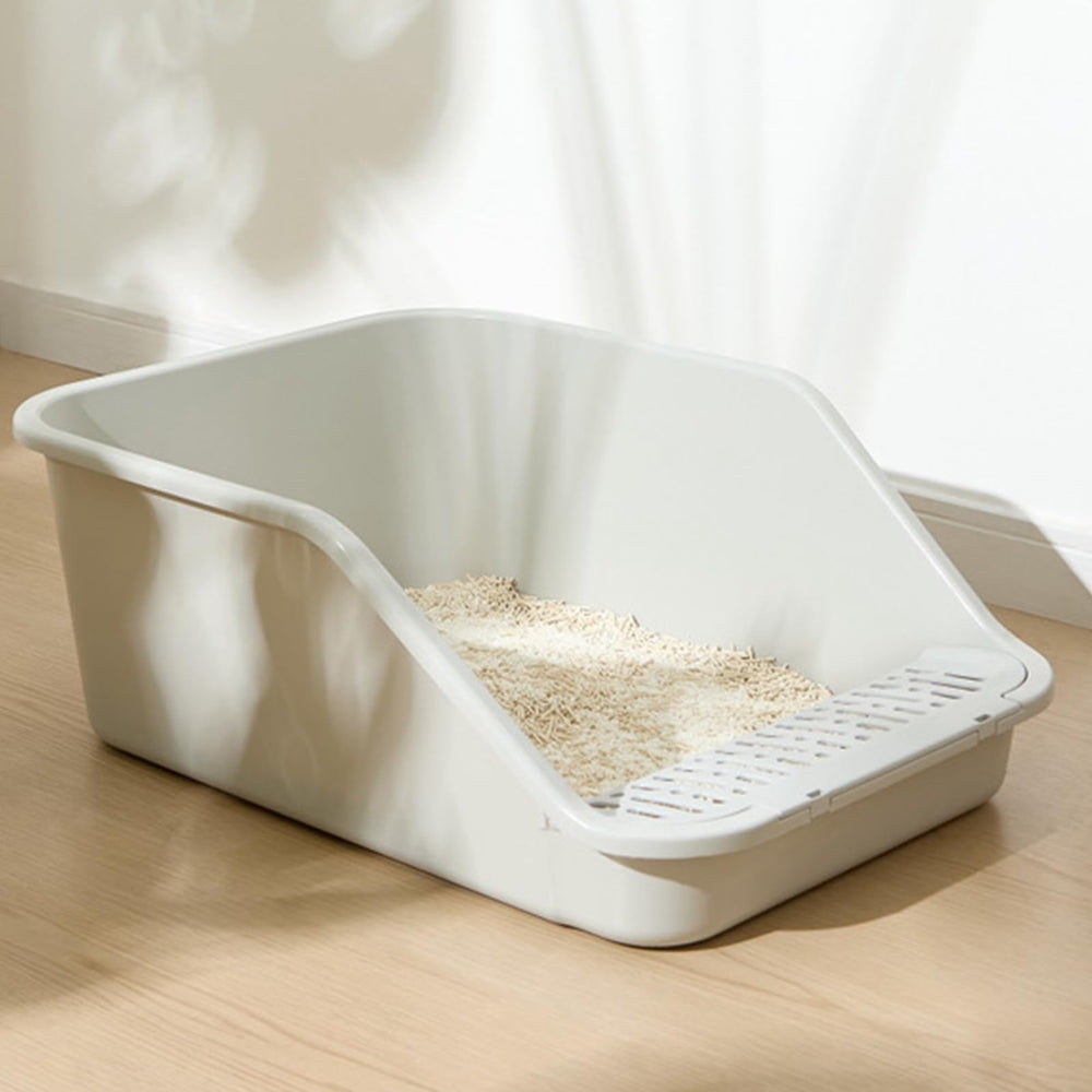 SpaceTime low-entry design helps cats enter easily and reduces mess.