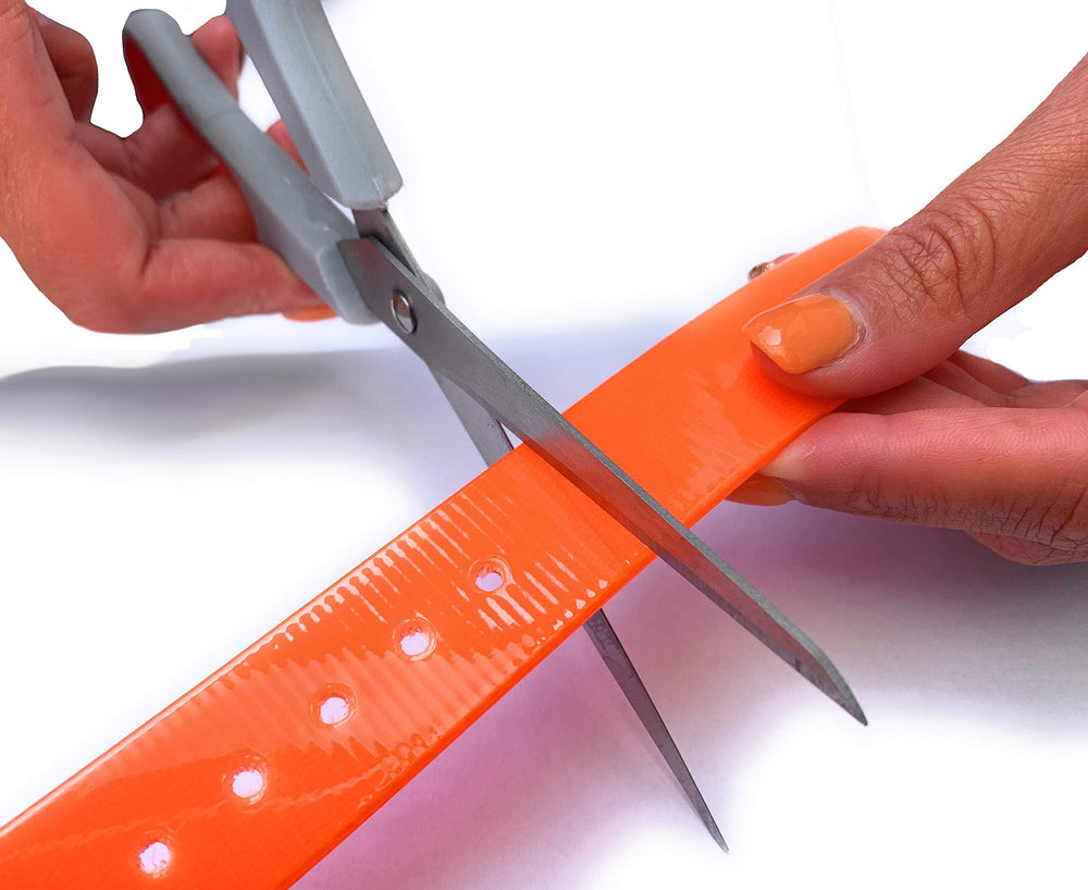 Sparky Pet Co 28-inch length buckle-and-fit image for varied dog sizes.