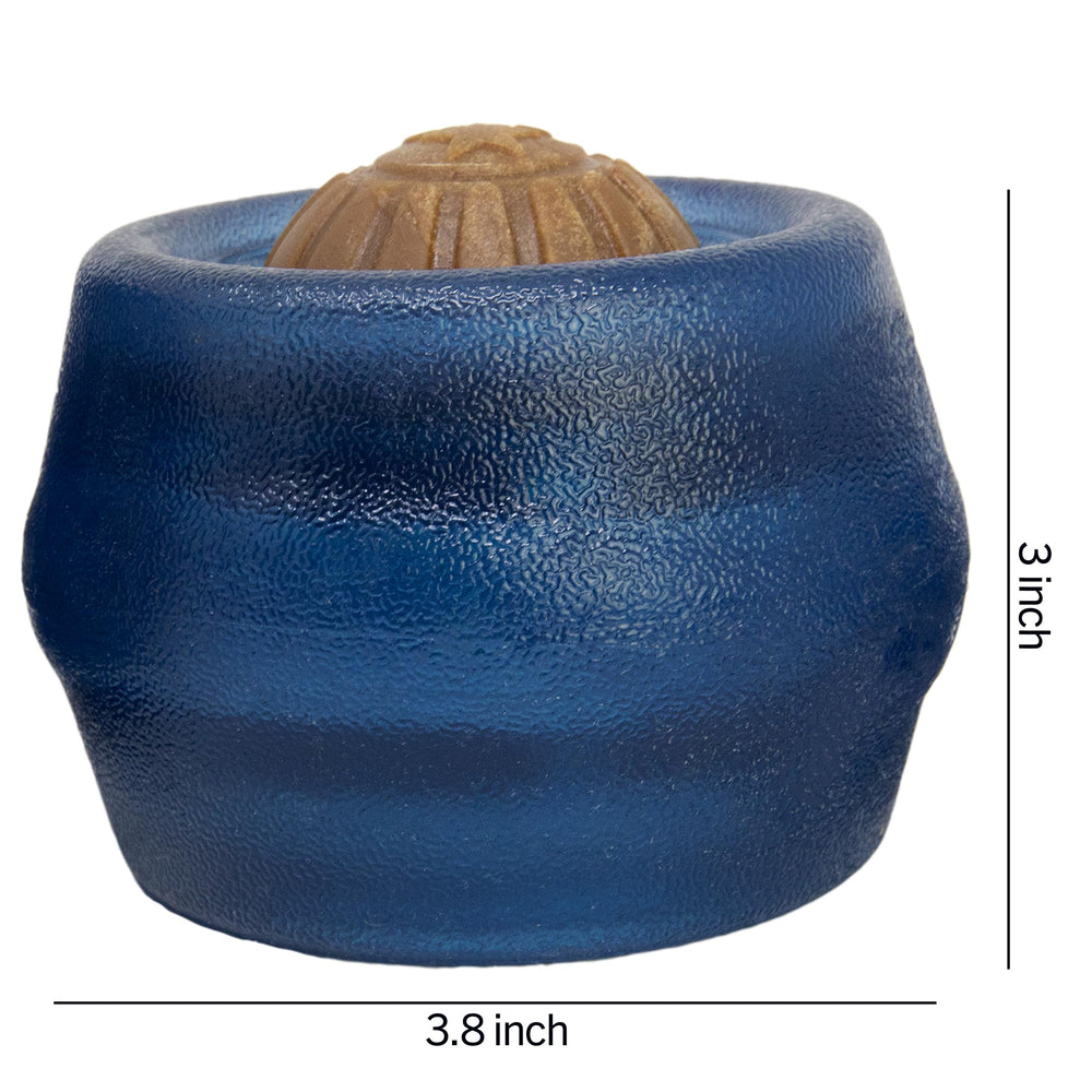 Starmark Everlasting Treat Ball Medium dental ridges close-up for dental-friendly chewing