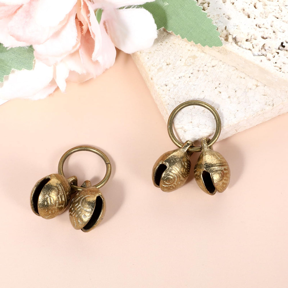 Styquenzer pet tracking bell scene emphasizes versatile use in open spaces