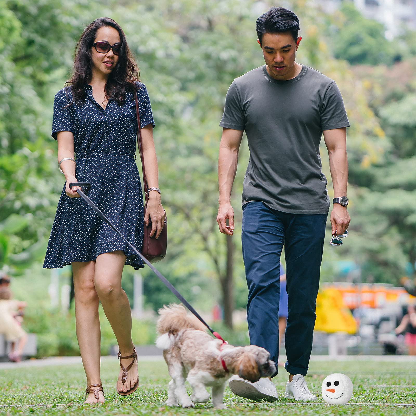 Sumind plush snowman ball dog toy is washable and reusable for long-lasting fun.