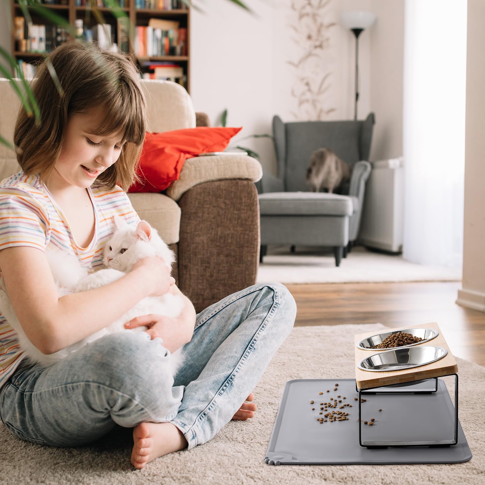 Summark two bowls for cats and puppies support shared feeding.