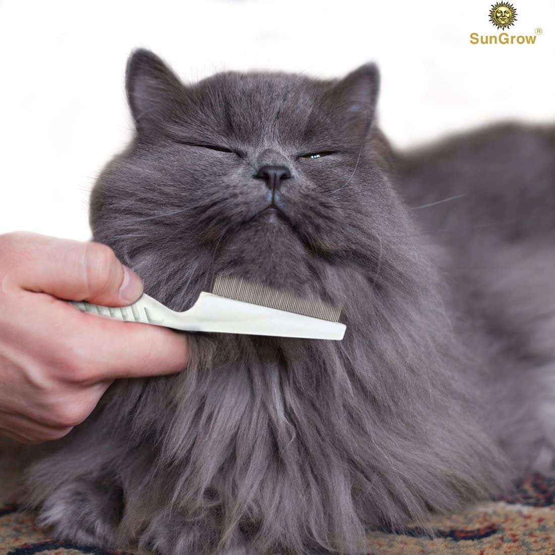 SunGrow detangling pet comb handle with non-slip grip supports comfortable grooming.