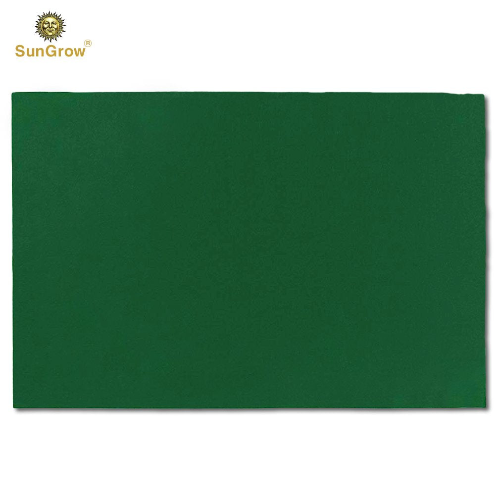 SunGrow Reptile Mat gecko resting on liner, safe and easy-to-clean bedding