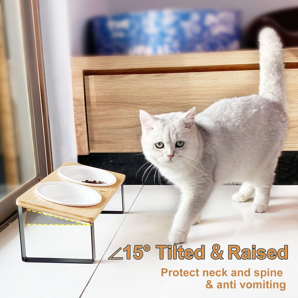 Sunhoo feeding station keeps bowls away from dust and pet hair.