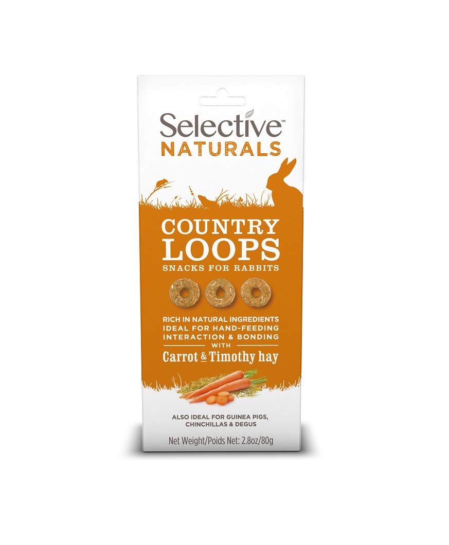 Selective Naturals Country Loops hay and carrot close-up highlighting natural ingredients for fibre-snacking