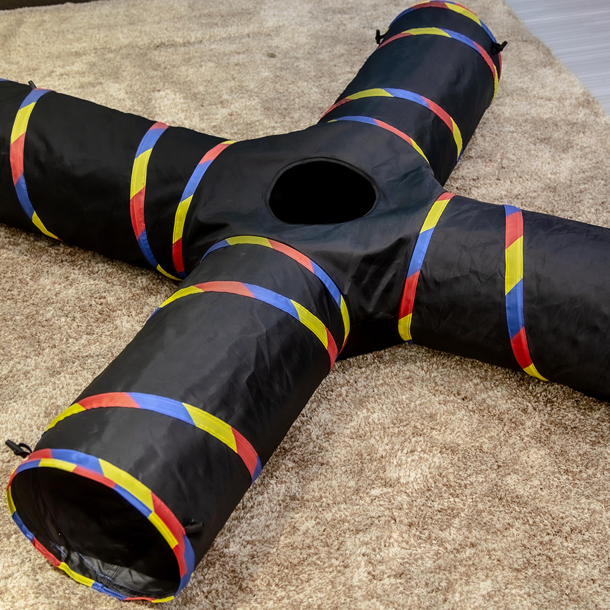 SweetBin tear-resistant Oxford cloth ensures durability for multi-pet sessions.