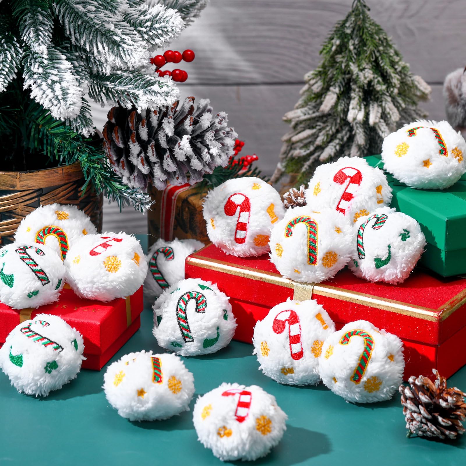 Syhood snowball dog toy in action – dog catches and bonds through interactive play.