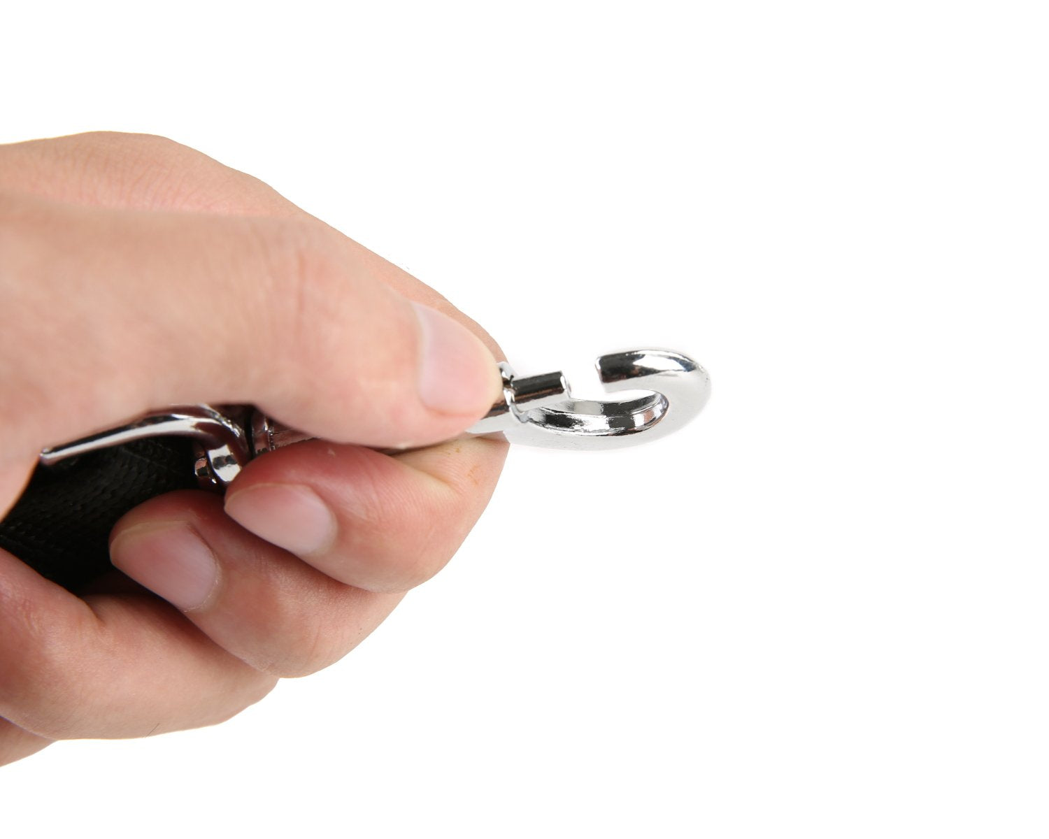 TAIDA nylon leash ideal for walking and training sessions.