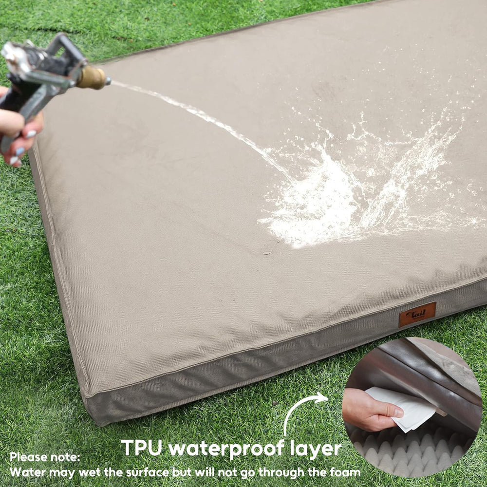 Tail Stories side-handle bed for effortless transport on trips