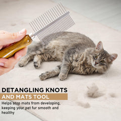 Takavu grooming scene with dog and cat using the double-sided comb