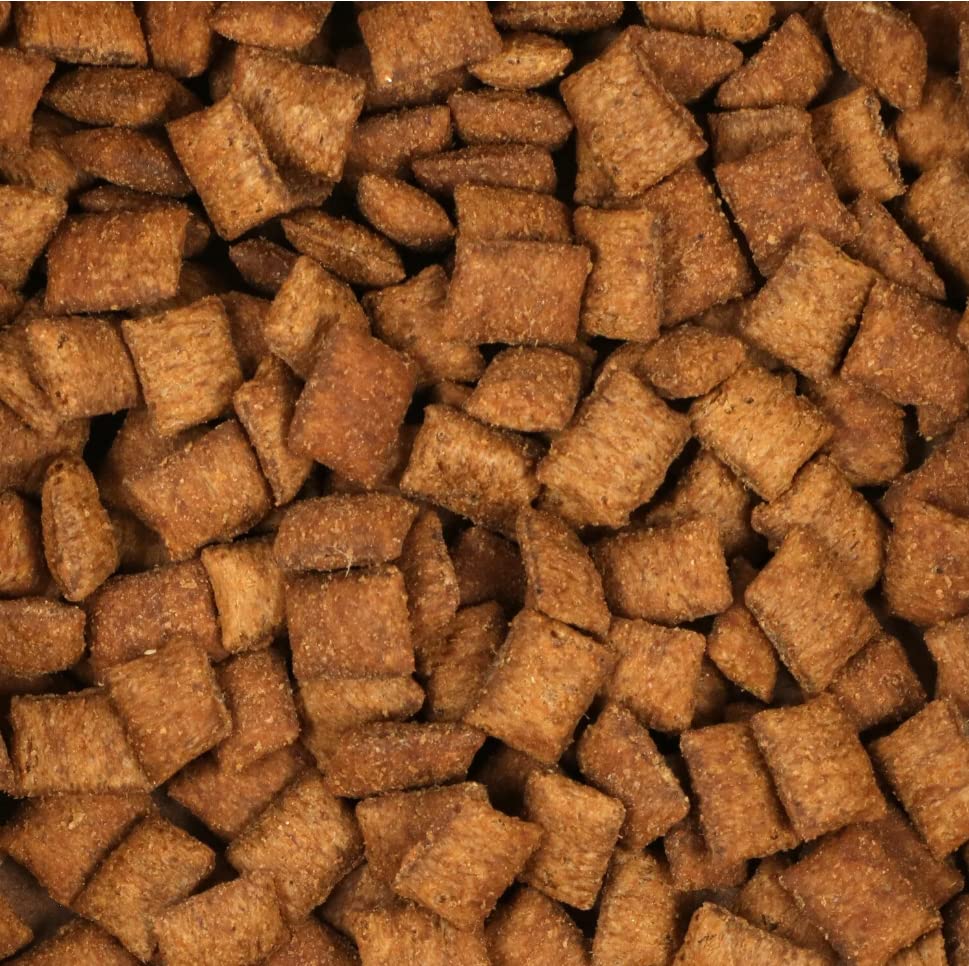 Temptations Tempting Tuna cat enjoying treat, highlights flavor and texture for rewarding moments.