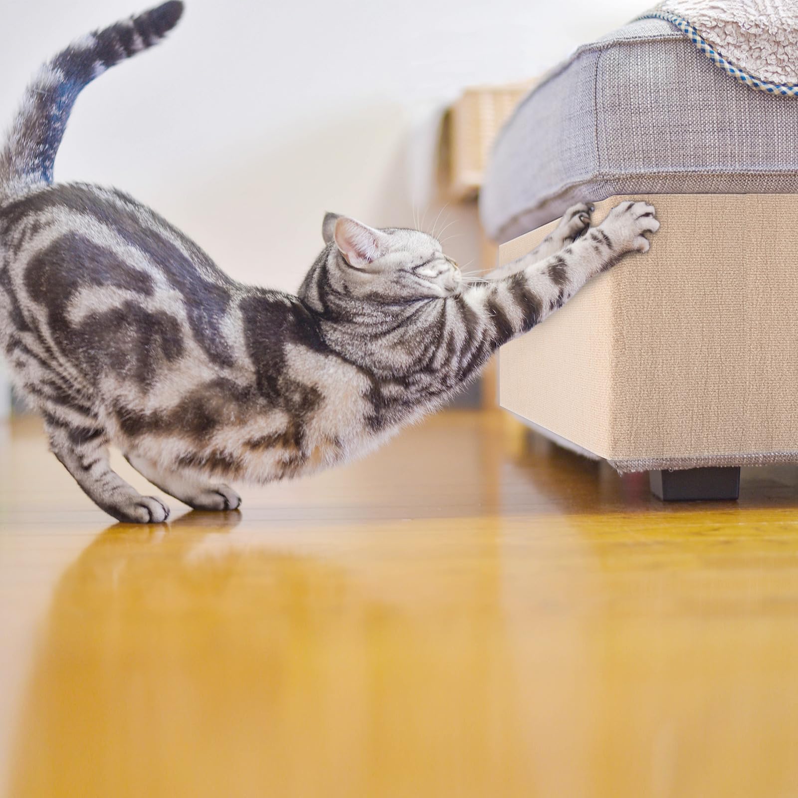 THAMIAO cat scratch mat protects wood furniture and reduces wear