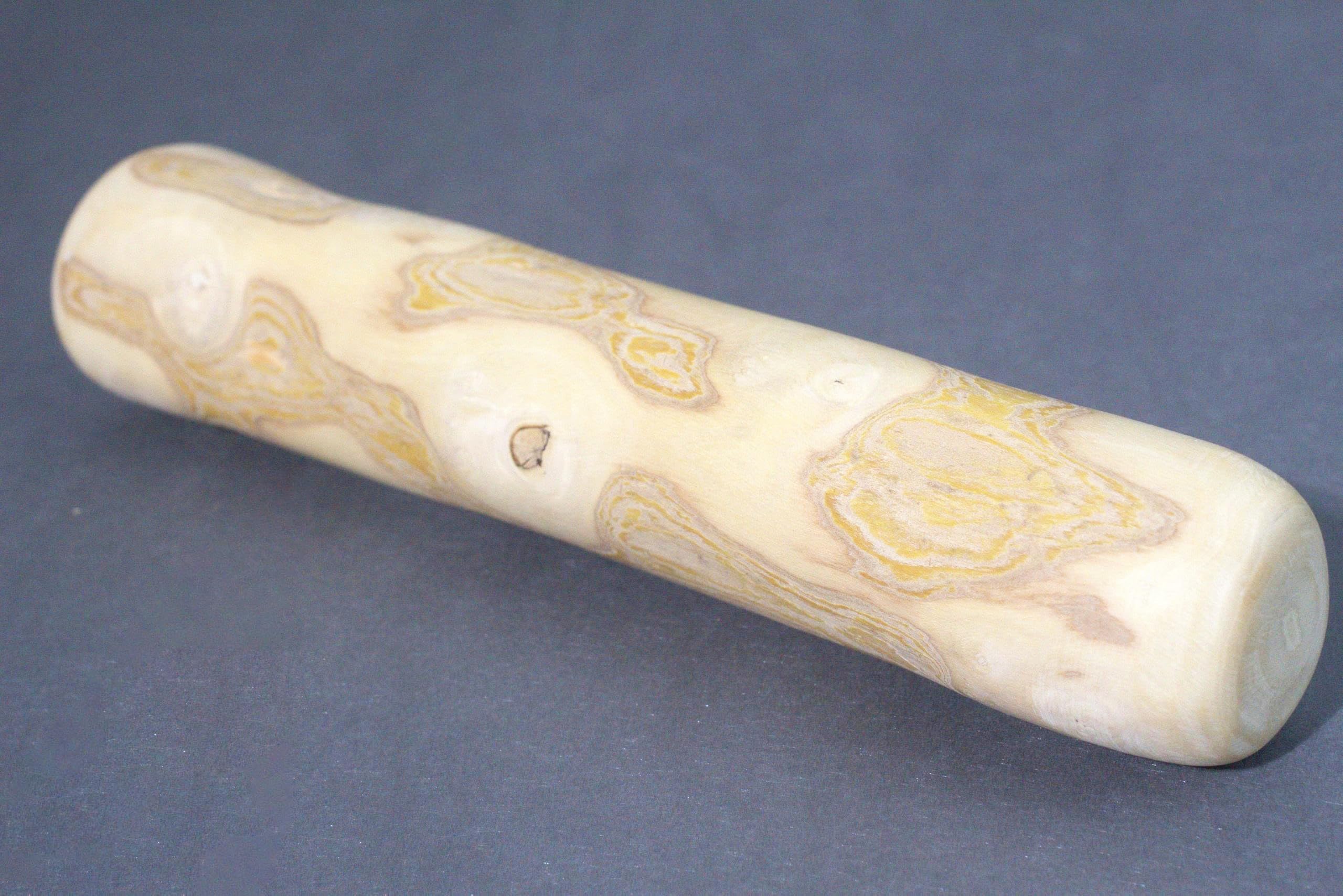 THATUWOOD Coffee Wood Chew Stick closeup texture—natural wood grain and sturdy construction.