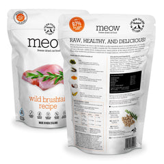 Meow Freeze Dried morsels close-up showing crunchy texture and high-protein meat.