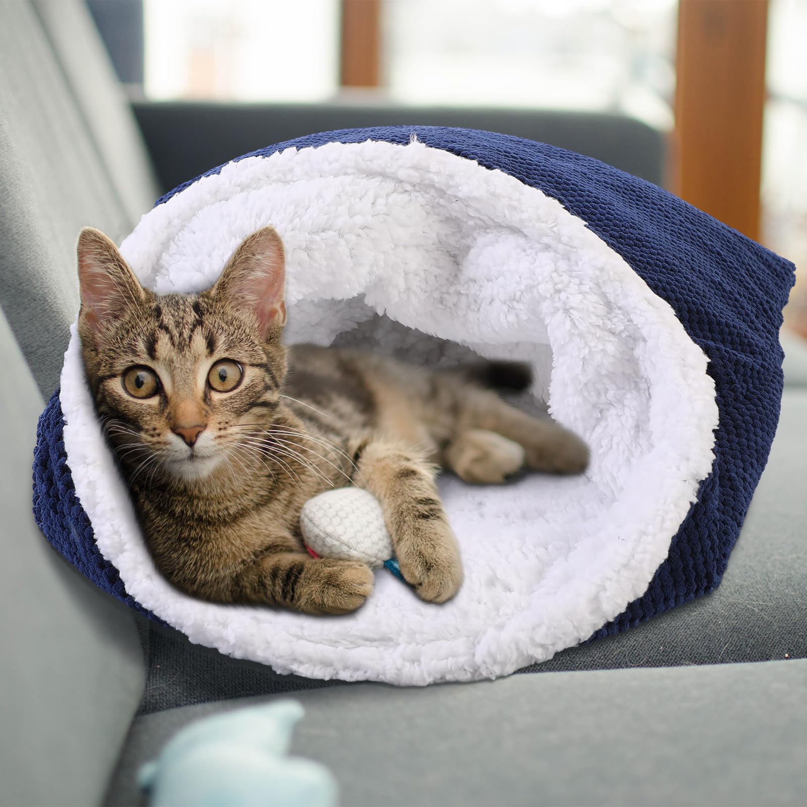 Threehoney cat sleeping bag dimensions show generous space for cats.