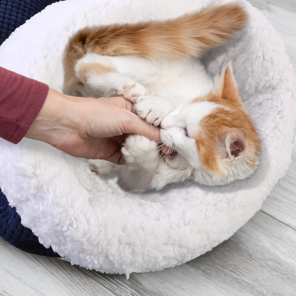 Threehoney cat sleeping bag interior with soft PP cotton feels plush.