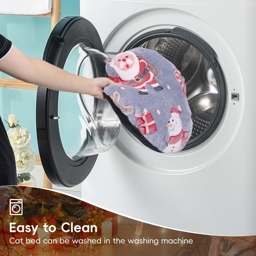 Tidjani steel-wire frame keeps the tunnel stable while safeguarding the Christmas tree.