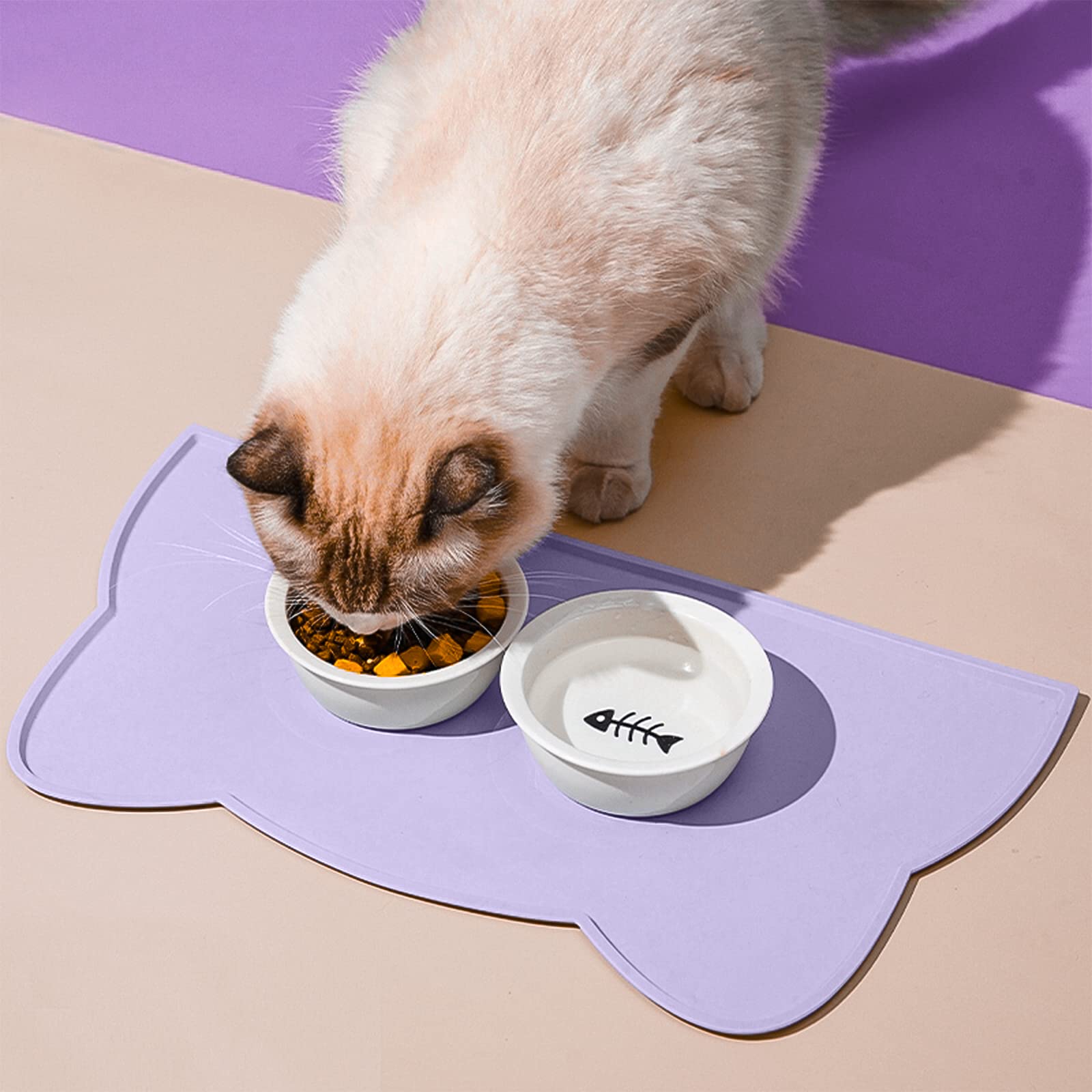TOKAYIFE cat food mat weighs 0.3 pounds, portable and travel-friendly