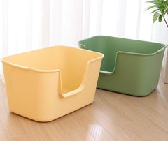 TownTime extra-large litter box green anti-scatter design keeps litter contained.