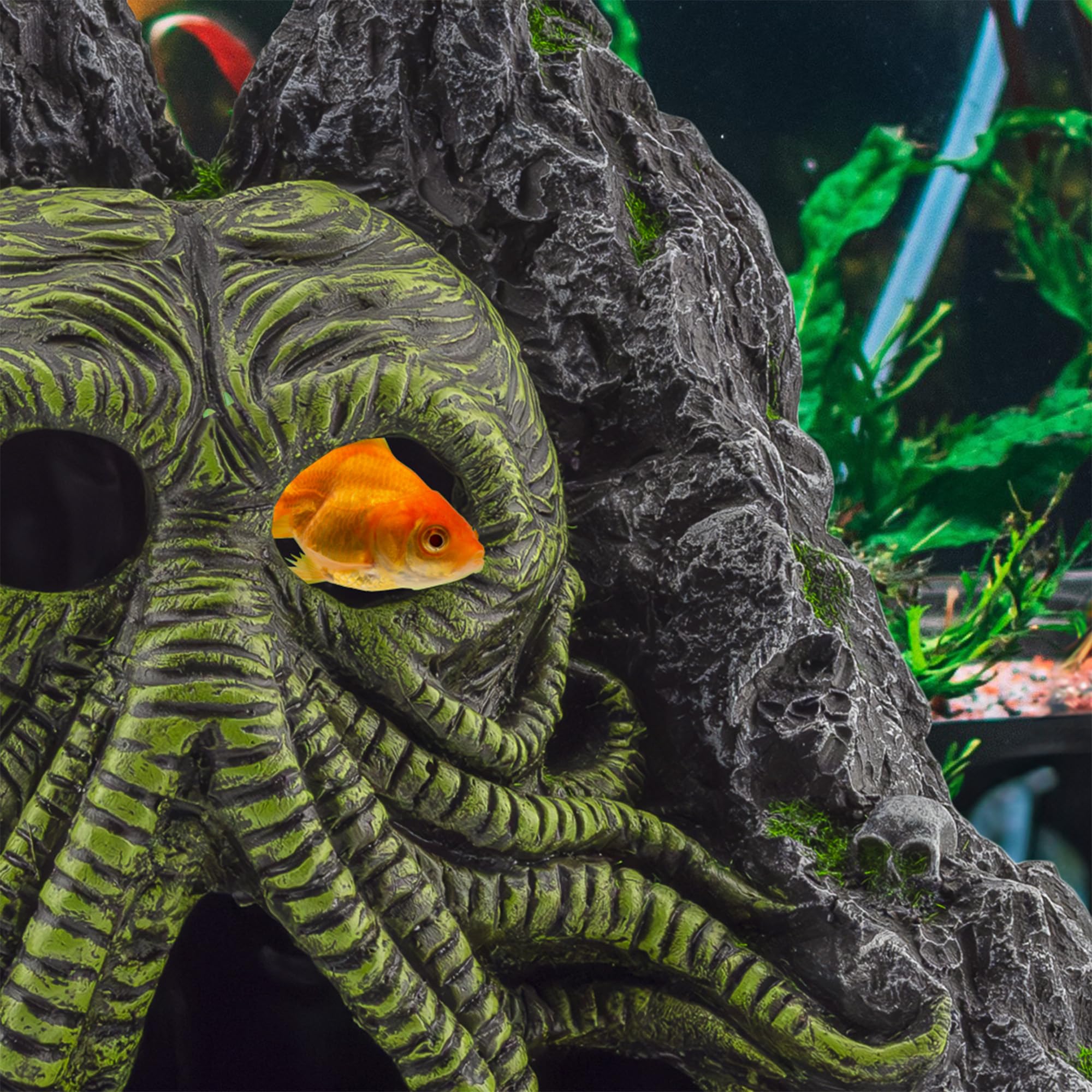 Toy Vault Cthulhu saltwater-tank ambience enhances underwater mood