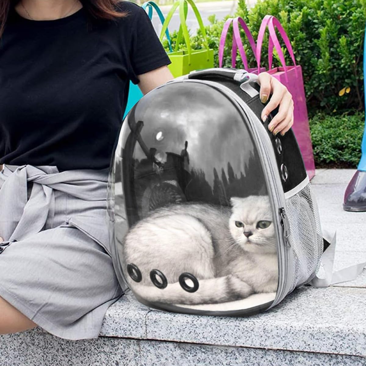 TOYSINTHEBOX cat backpack internal-size offers ample space for movement.