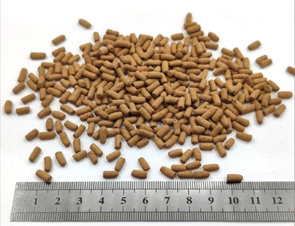 Toyuto easy-digest pellets demonstrating reduced waste and clearer water