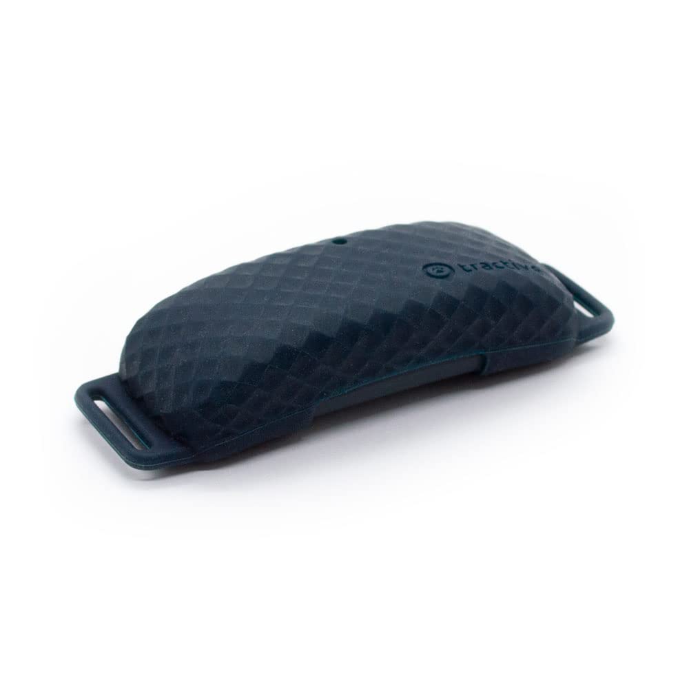 Tractive GPS CAT 4 collar attachment ensures comfortable cat collar fit and quick changes