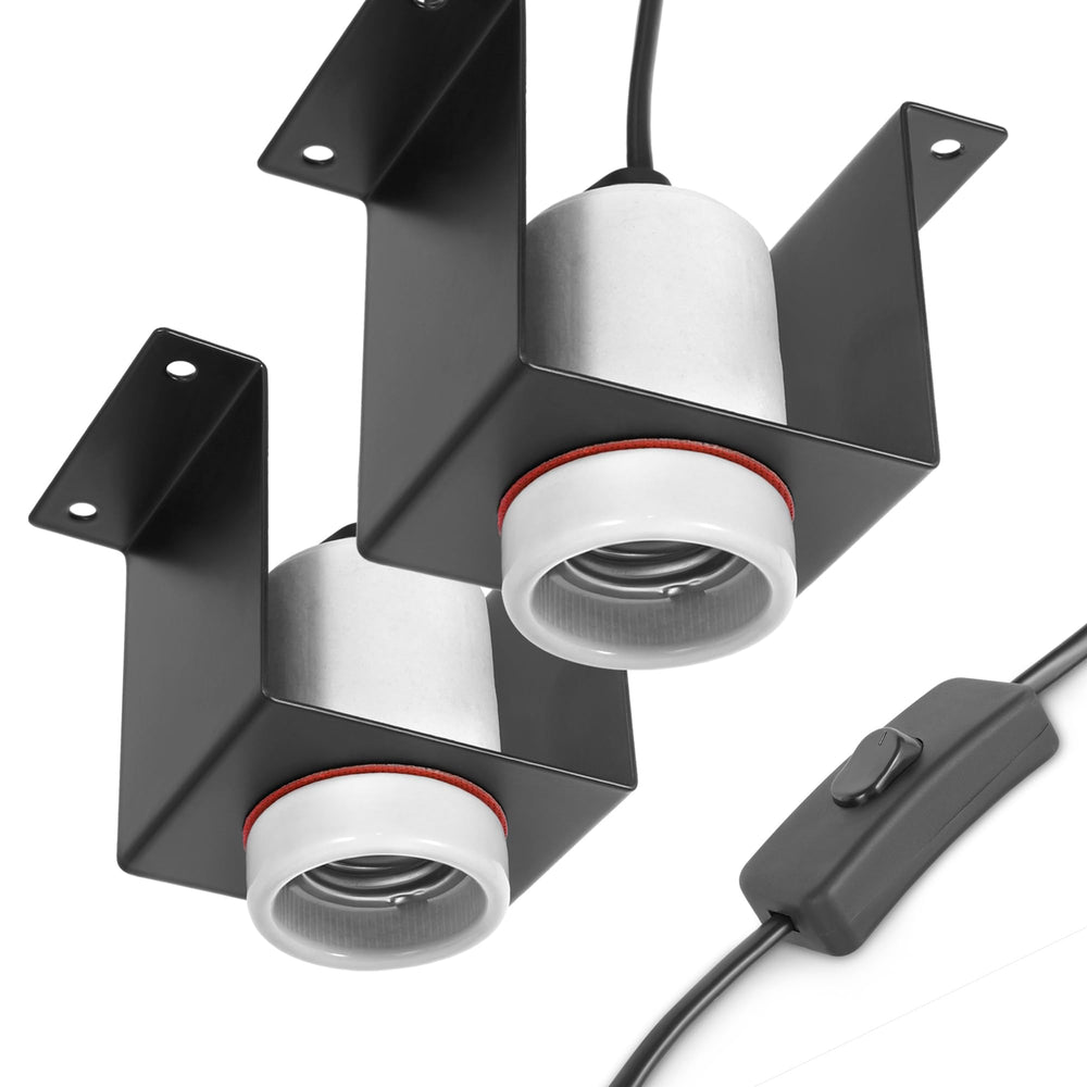 Trakem reptile ceramic socket close-up highlighting heat-resistant ceramic construction.