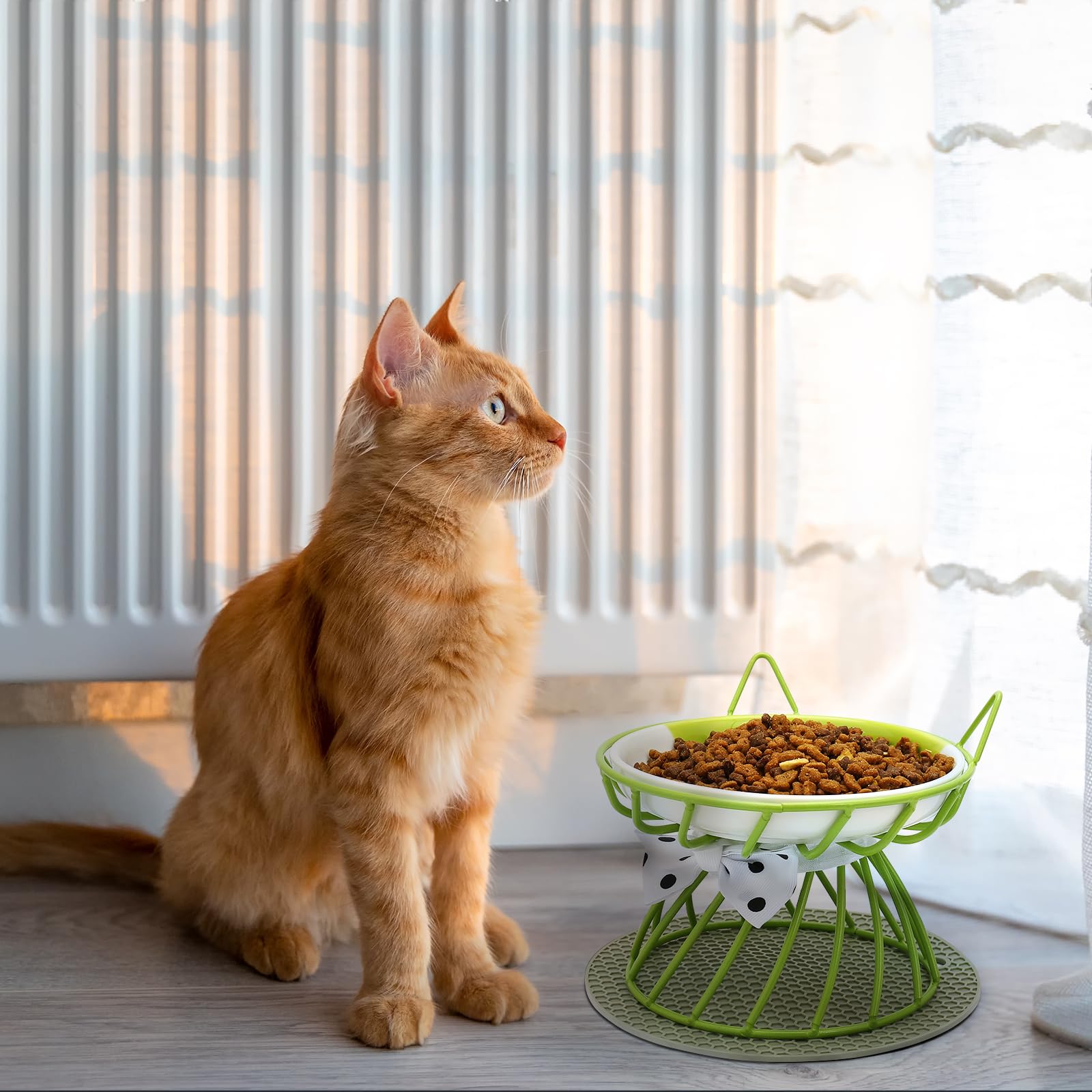 TRUNDISAN cat feeding set adds charming decor to home interiors.