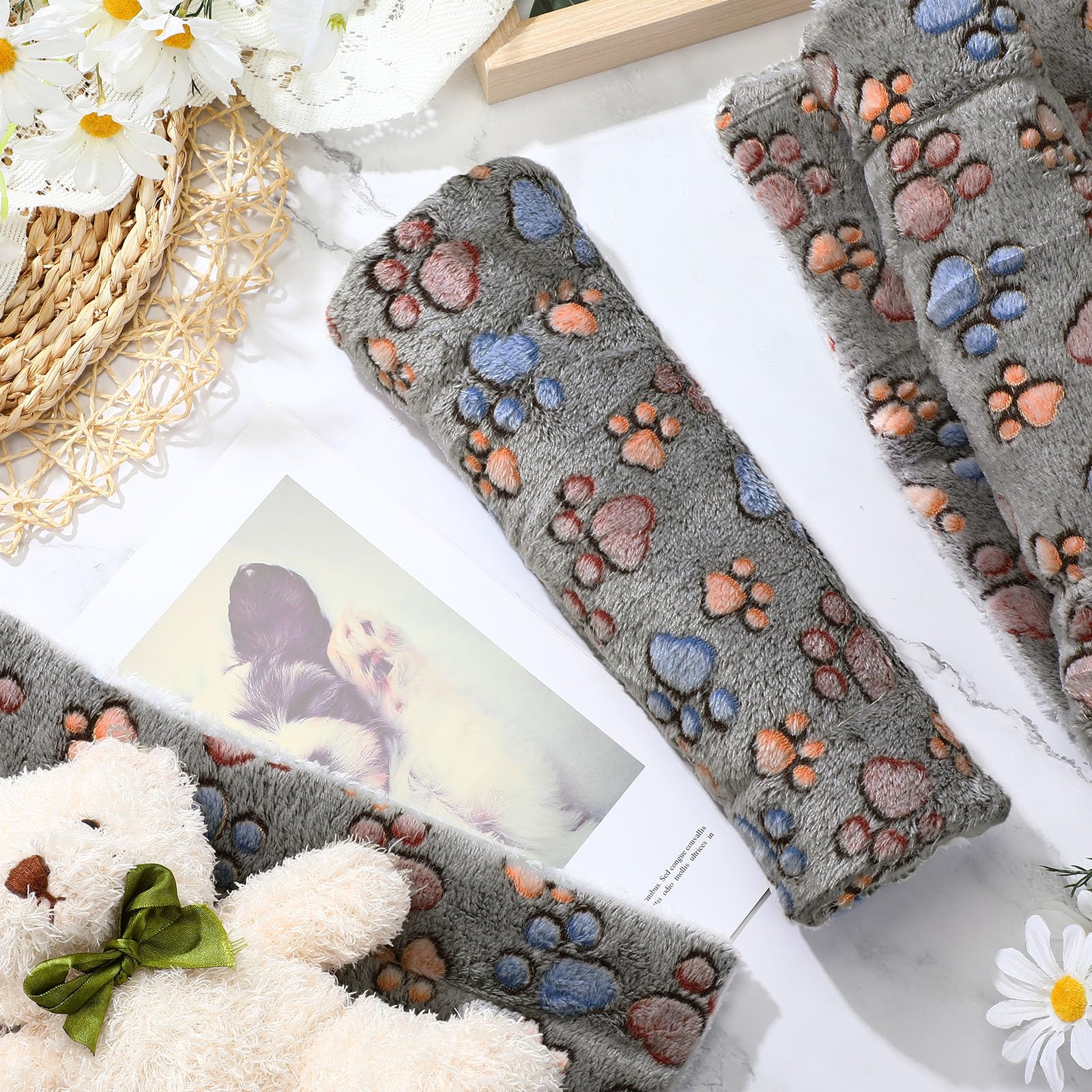 Tuanse paw-pattern design adds visual appeal while keeping small pets cozy in crates.