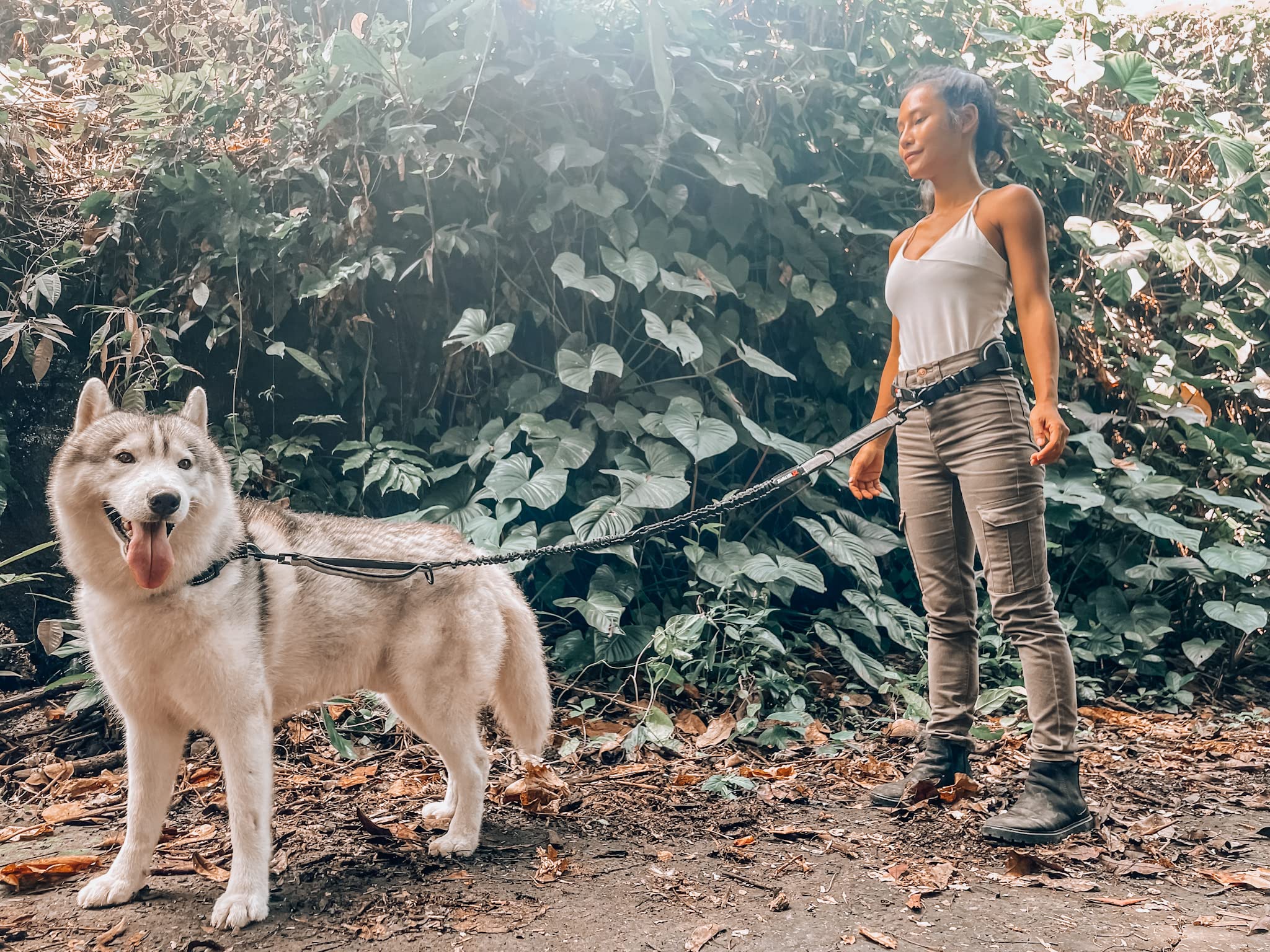 Tuff Pupper customer service guarantee badge highlights 30-day replacement promise.