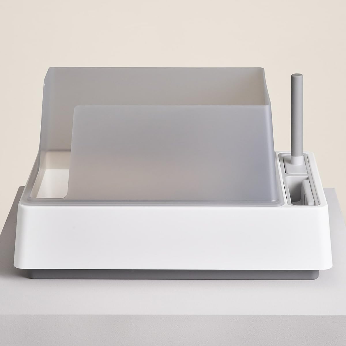 Tuft & Paw Cove litter box open-top provides easy access and modern style.