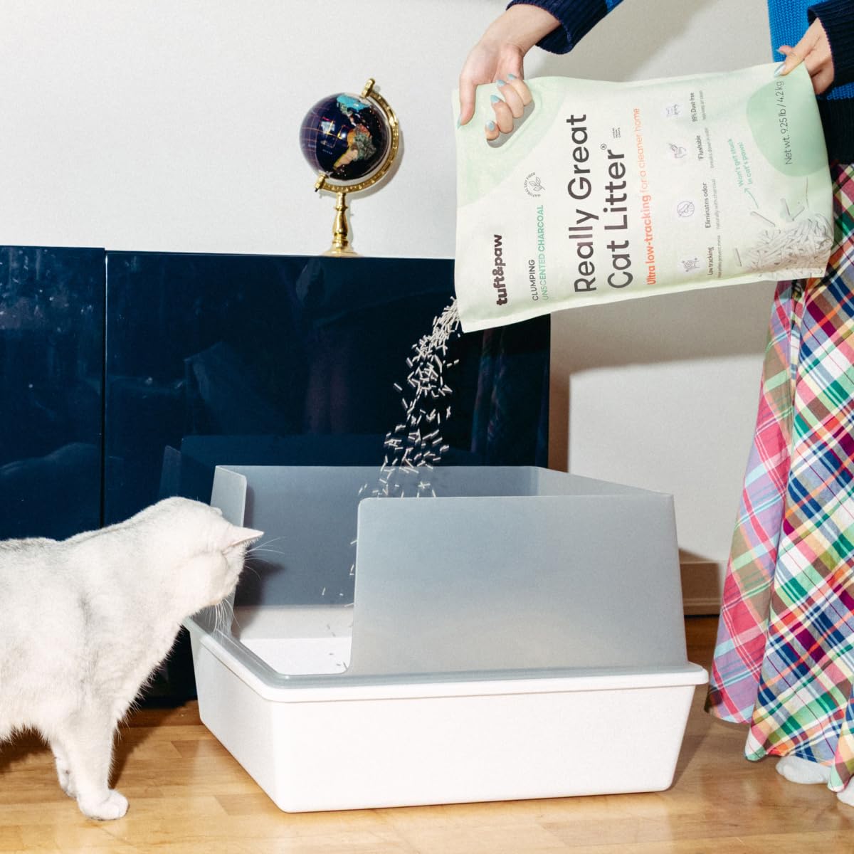 Tuft & Paw Really Great Cat Litter easy-clean setup for scooping and maintenance.