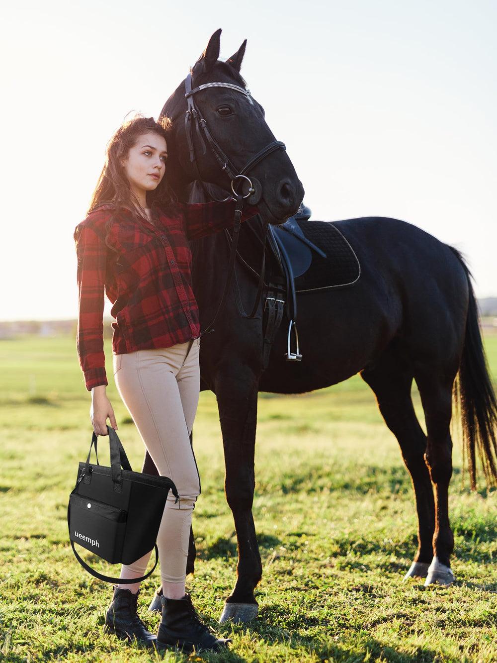 Ueemph storage bag keeps tack organized for travel and shows
