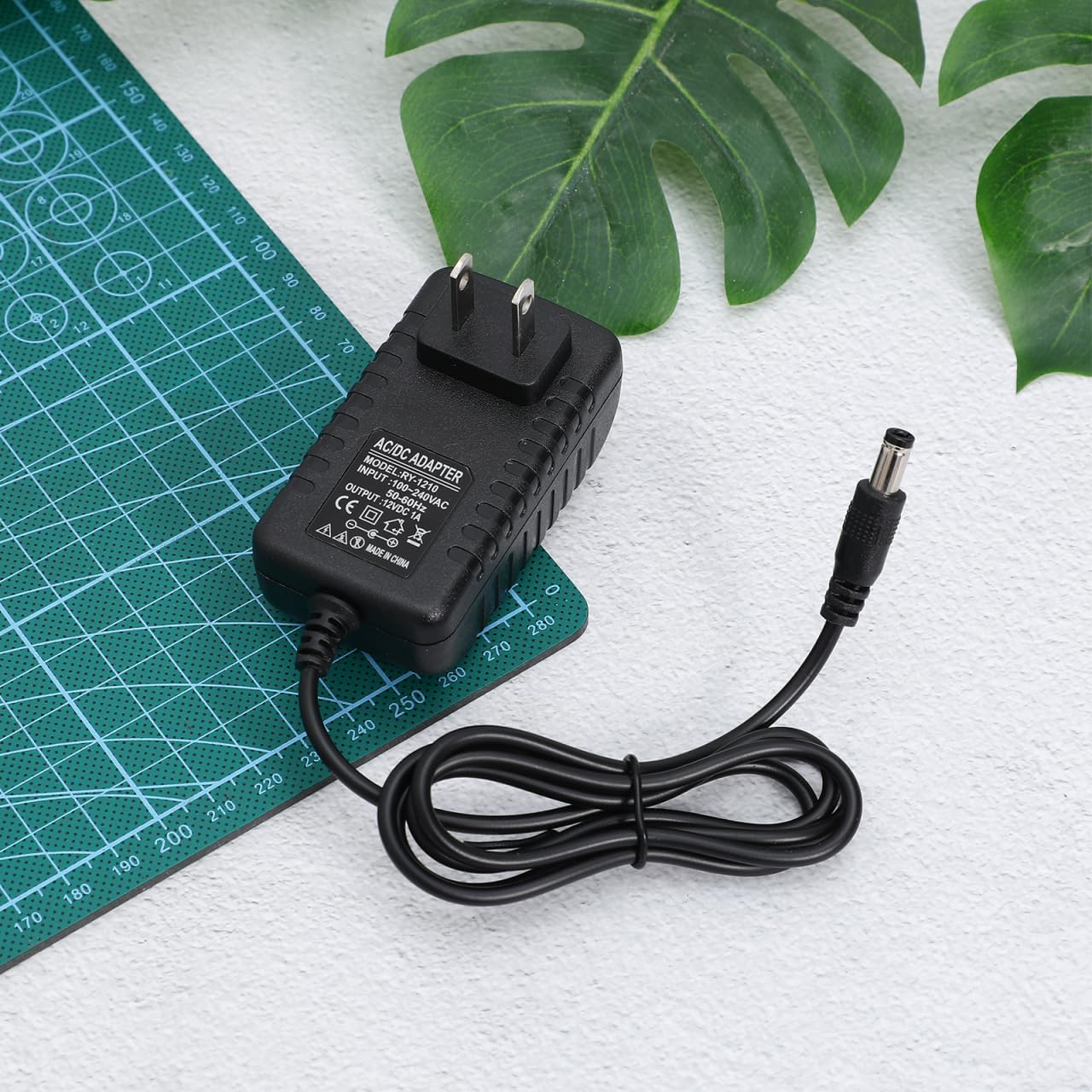 UEETEK 12V output spec ensures consistent LED lighting performance.