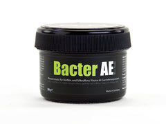 UINCLU GlasGarten Bacter AE enhances aquarium water quality for stable shrimp habitats.