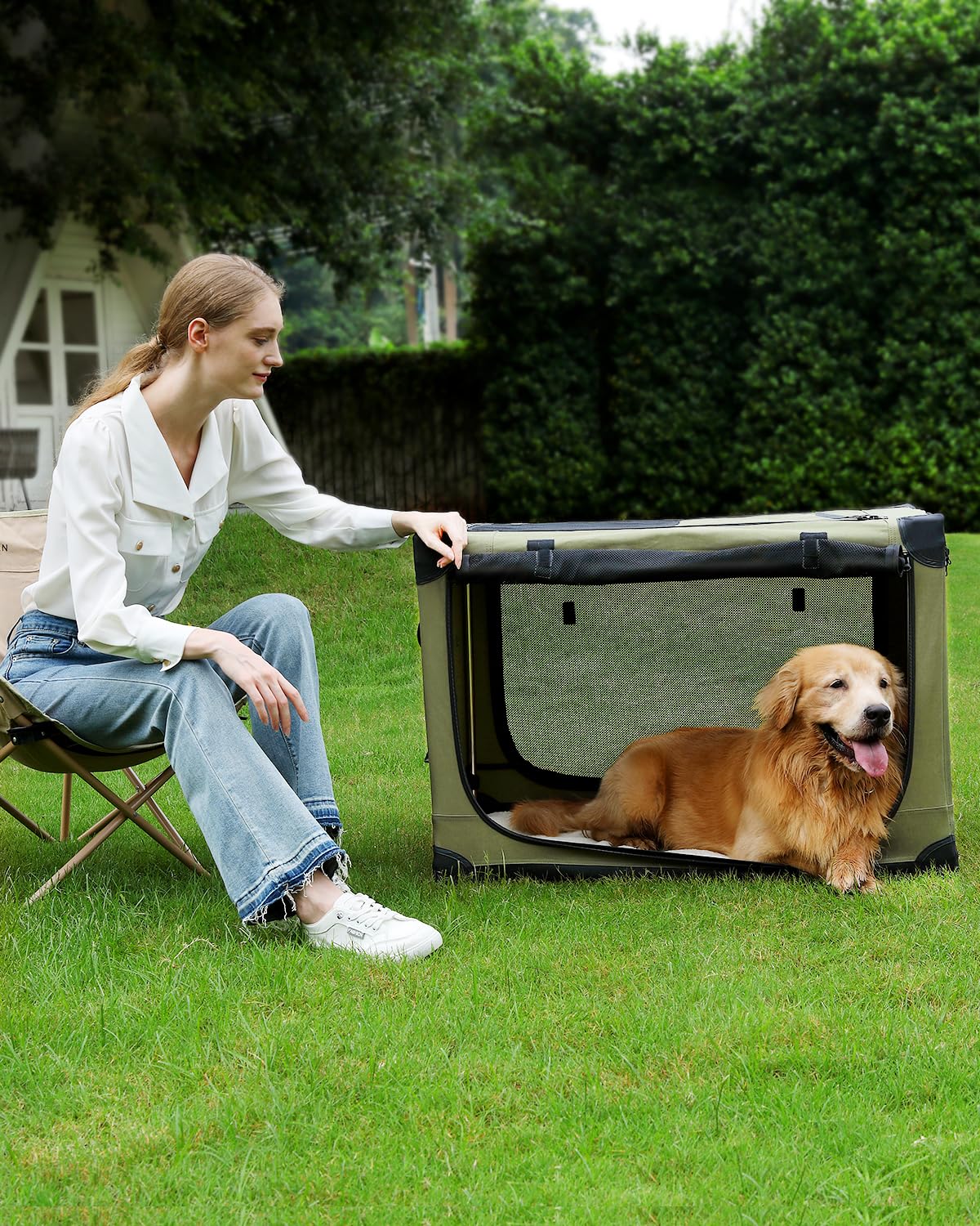 Veraste soft mesh windows promote airflow and visibility inside the crate
